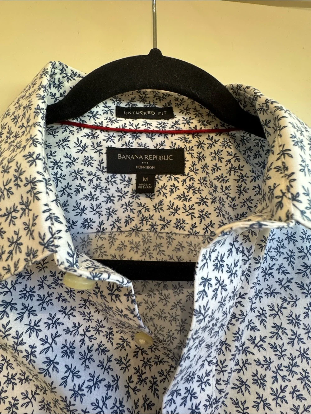Banana Republic 'Untucked Fit' Non-Iron Shirt – Navy Leaf Print – Size M